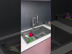 Crane de mélangeur d'évier de salle de bain en argent avec une seule poignée montée sur le pont et une cascade à 3 voies