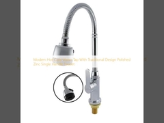 robinet d'eau chaude froide moderne avec conception traditionnelle